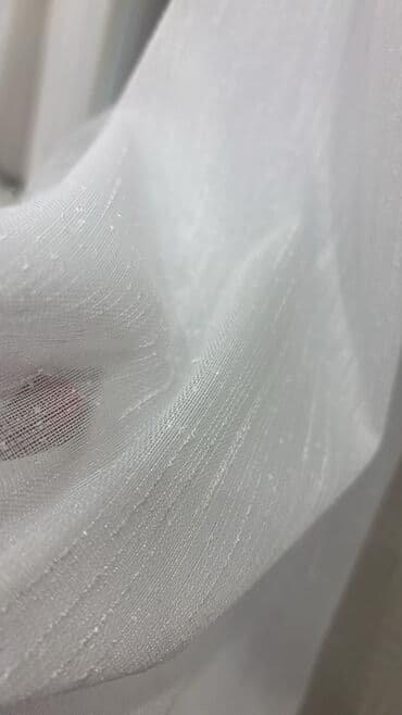 metbex tulleri: Ağ rəngdə, zolaqlı dizaynı olan tül pərdə. Yüngül və şəffaf materialı — 18