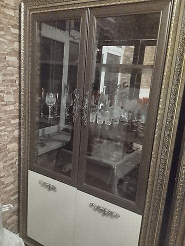 demir dolab: Vitrinli bufet şkaf - Klassik üslubda, qapıları şüşəli iki bölməli — 3