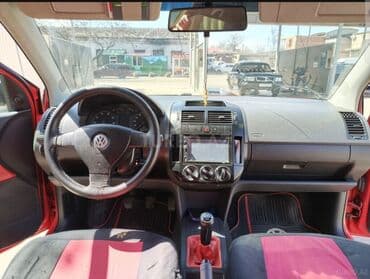 Motonəqliyyat: Volkswagen Polo hatchback, 3 qapılı, parlaq qırmızı rəng. Xarici: - — 10