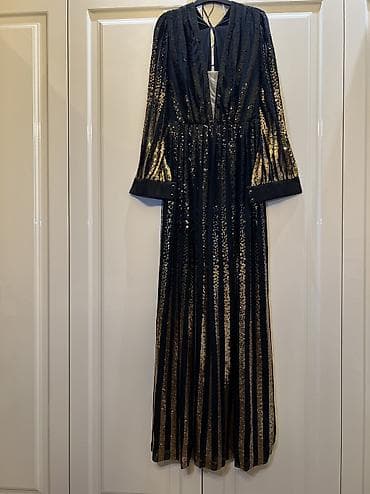Baş geyimləri: Don bahalı İspan istehsalı brendə aiddir Zərif axşam/gecə geyimi – — 2