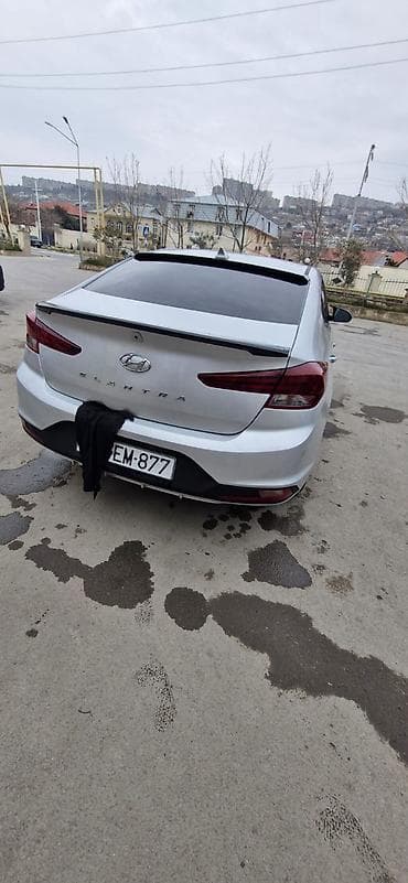 hundai acsent: Hyundai Elantra sedan – gümüşü rəng, modern dizaynlı ön barmaqlıq və — 10