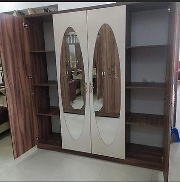 skaflar: 4 qapi dolab Sifariwle yigilir. En 180 sm Hu dundurluk 2m Derinlik 47 — 2