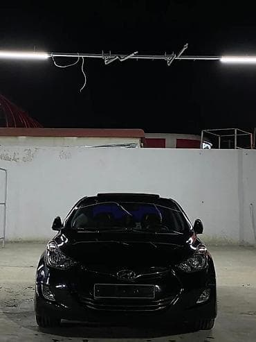 Hyundai Elantra: 1.8 l | 2015 il Sedan — 5