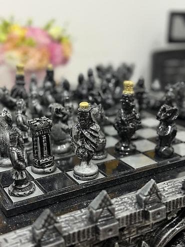 Şahmatlar: Orta əsr qalası temalı şaxmat dəsti - Qalalı platforma: Dördbucaqlı — 6