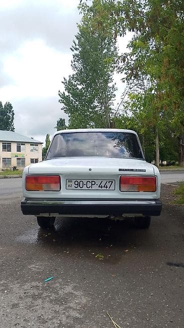 mapet satisi: LADA 2107 sedan - Kuzov: klassik 4 qapılı sedan, ağ rəng - Salon — 3