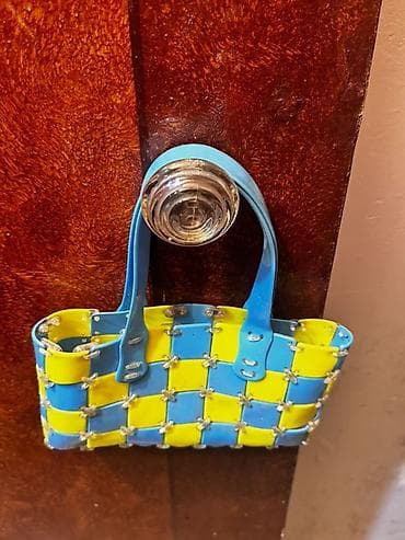 volt canta: Rəngli plastiktən toxunma çanta - Dizayn: Sarı və mavi panellərin — 2