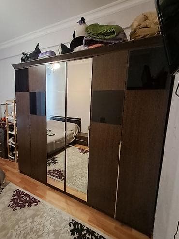 yatag dəsti: Yataq otağı mebel dəsti Tərkib: - Geniş 5 qapılı qarderob: ortada 3 — 1