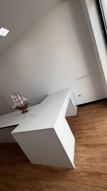 Ofis masaları: Müdir üçün, Künc masa — 3