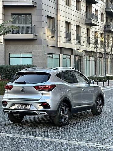 smart forfour: MG ZS, benzinli kompakt krossover Xüsusiyyətlər: - Kuzov: 5 qapılı — 8