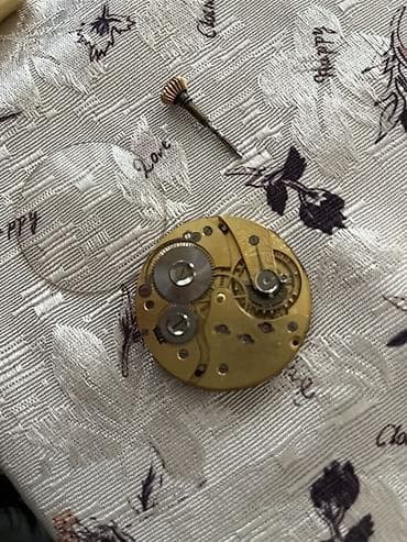 CERRUTI 1881 kişi qol saatı - Dizayn: Uzunsov, qabarıq düzbucaqlı — 2