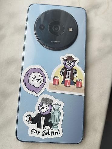 mi 14 lite: Smartfon – göy rəng korpus, ön tərəfdə damcı tipli çıxıntıda selfie — 2