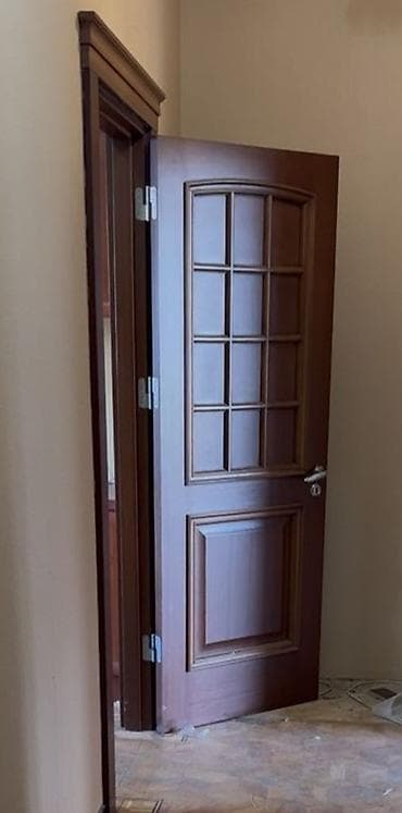 Ev qapisi 3u bir yerde 120 m bu qiymete qapi yoxdu zeng ele gel apar