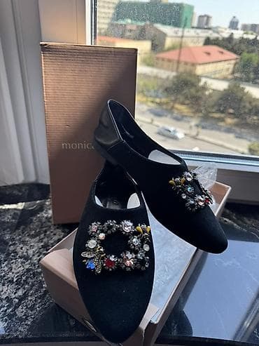 Basanoşka və səndəllər: Qadın ayaqqabıları kolleksiyası 1) Clarks sandal - Marka: Clarks - — 2