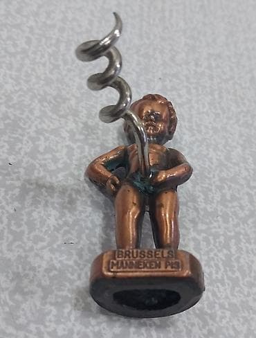 Elektrik nəqliyyatı: Brüssel suveni̇ri antikvar – Manneken Pis fiqurlu şüşəaçan (burma — 3