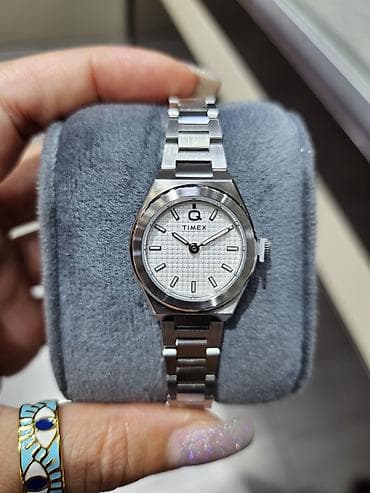 duvar saati: Timex Q kolleksiyasından zərif qadın qol saatı - Korpus və qolbaq — 2