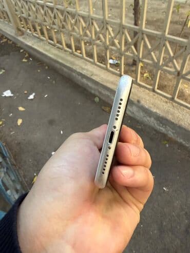 telefon sensor: Apple iPhone 11 – Ağ rəng Zavod prablemsiz telefon. 77 pil cızıqları — 6