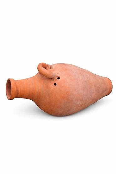 Sağlam gil materialdan hazırlanmış ənənəvi küp (amfora tipli). Uzunsov