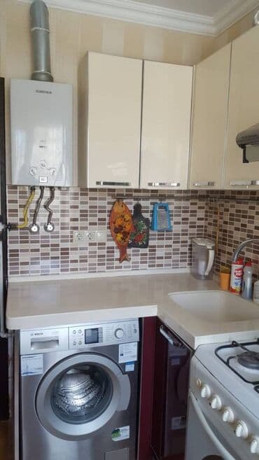 podmayak mənzillər: Yasamalda Ats iran klinikasına yaxın 5 mertebeli binanın 4-cü — 4