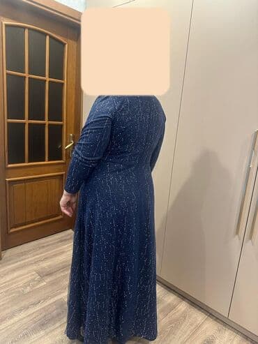 Lincoln: Tünd mavi rəngdə, parıldayan xətlər naxışlı uzun don. 44,46 razmerə — 2