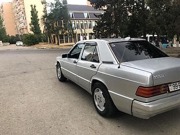 Mercedes-Benz 190: 2 l | 1992 il Sedan