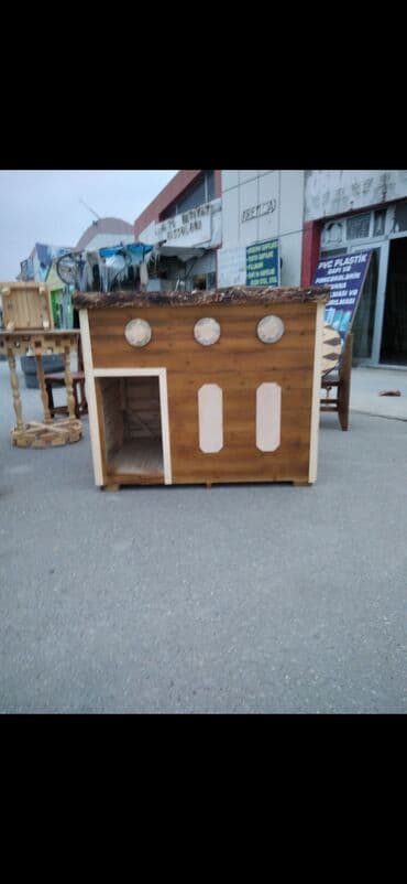 Taxta it evi – əl işi - Material: tam ağac (lövhə), möhkəm karkaslı