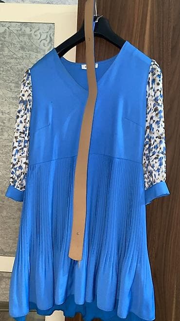 Mavi rəngli qadın paltarı - Modell: qısa uzunluqda, A-kəsim - Yaxa