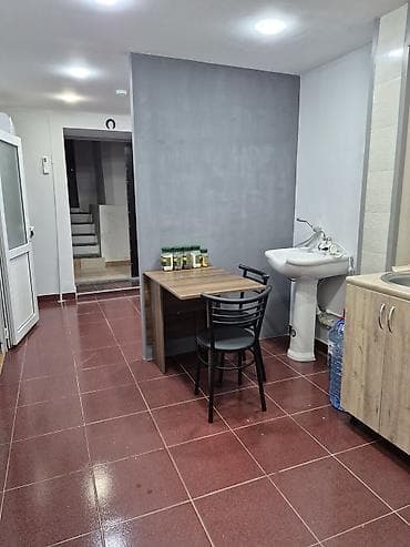 ucar emlak: İcarəyə obyekt – 60 kv.m, 3 otaq Xüsusiyyətlər:Icare ofis Nizami — 8