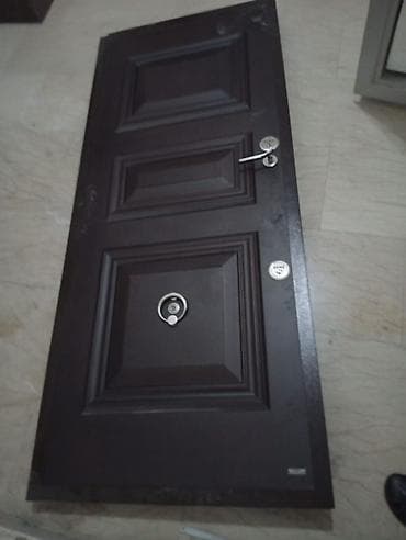 Seyf giriş qapıları satılır. - Material: metal konstruksiya