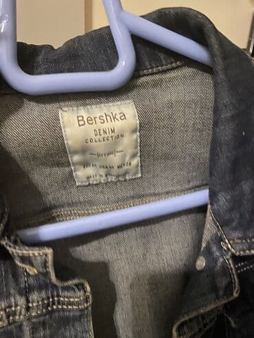 cins gödəkçələr: Bershka jean ceket. Teze alinib 55manata. Satilir 30azn. Yeniden ferqi — 2