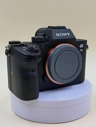 Sony Alpha a7 III (ILCE-7M3) tam kadr güzgüsüz fotoaparat - 24.2MP