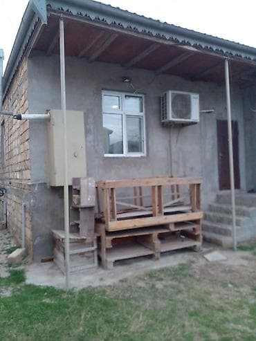 kirayə evlər bakı: Ev Corat qəsəbəsində mərkəz yolun üstündə yerləşir.4 nömrəli avtobus — 2