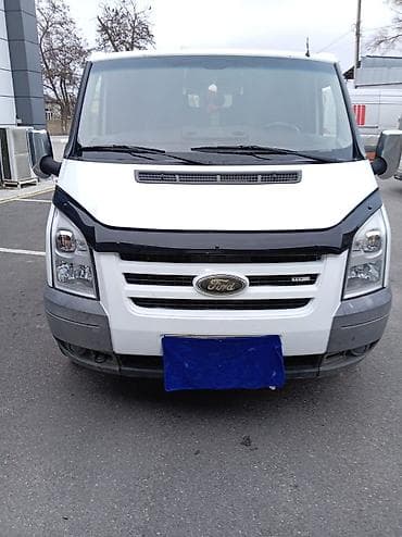 ford tourneo connect: Ford Transit yük furgonu - Gövdə: Ağ rəngli qapalı furgon, yan — 1