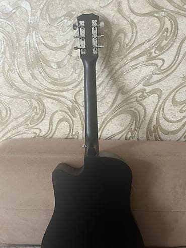 Akustik gitara – tam ölçü (dreadnought) korpus, kəsik (cutaway) — 2