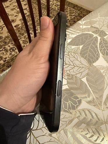 galaxy tab e: IPhone 16 Pro, 128 GB, Qara, Face ID — 3