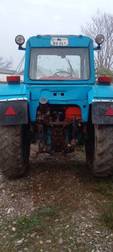 işlənmiş akkumulyator: Mavi rəngli təkərli traktor - Kabinli model, ön egzoz borusu və tavan — 6