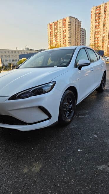 statır: BYD sedan – tam elektrikli şəhər avtomobili Xarici: - Ağ rəngli — 2