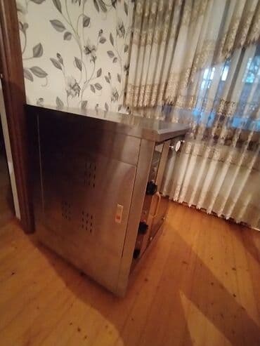 Peşəkar konveksiya sobası - Korpus: tam paslanmayan poladdan