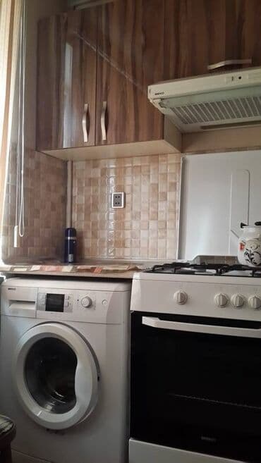 9 cu mikrorayon mir calal kucesi: Nəsimi rayonu,28 may metrosu,Milli bankın yanı.Yeni binada, şəhərin — 6