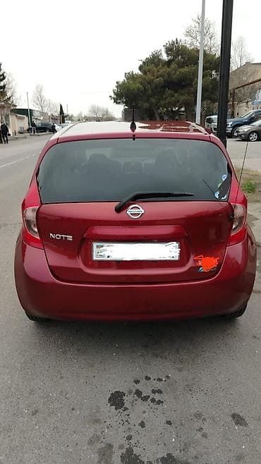 kia rio spoiler: Nissan Note – qırmızı rəngli, şəhər üçün rahat və qənaətcil hatchbek — 1