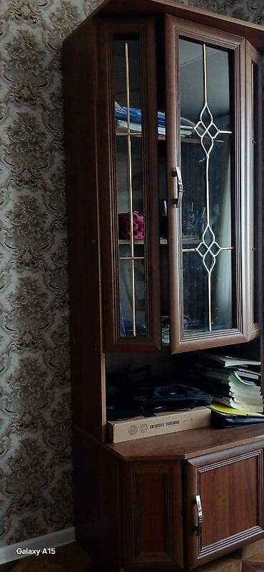 iskaf: Künc vitrin şkaf - Material: ağac fakturalı MDF/laminat - Rəng: tünd — 3