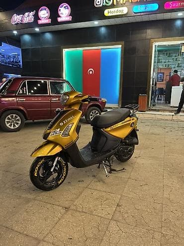 Su nəqliyyatı: 2025 ziq zaq 
- Rəng: qızılı/sarı, qara detallarla — 5