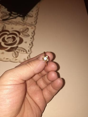 van cleef sirga: Dəstə daxildir: Sırğa, Ağ qızıl, 750 Əyar — 2