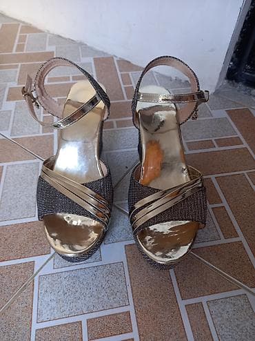 Tuflilər: 40 razmer bir dəfə geyinilib — 2