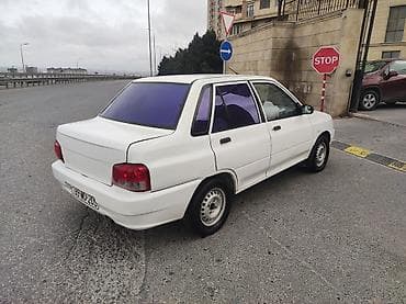 niva şini: Avtomobil: Sedanın kompakt sinfi Rəng: Ağ Kuzov: 4 qapılı sedan — 2