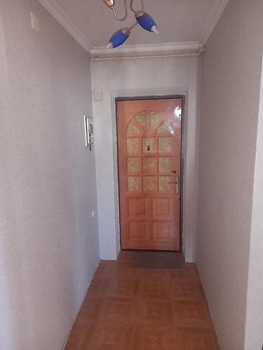 Şeherin merkezinde, statistika komitesinin yaxınlıqında orta temirli — 4