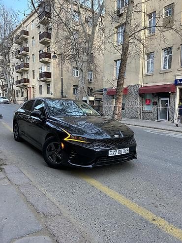 mercedes cls 63: Kia K5: 1.6 l | 2021 il Sedan — 4