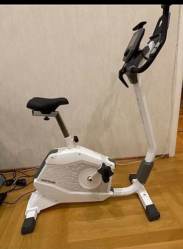 Kettler markalı, evdə idman üçün nəzərdə tutulmuş stasionar velosiped