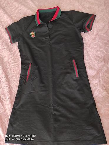 qara saroçka: Qara rəngli polo tərzində qadın paltarı - Dizayn: Düz kəsim, qısaqol — 1