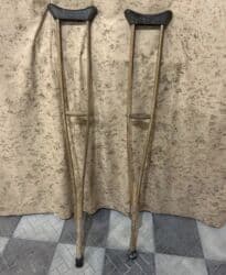 çəliklər: Taxta qoltuqağacı cütü - Material: möhkəm ağac gövdə, metal vintlərlə — 2