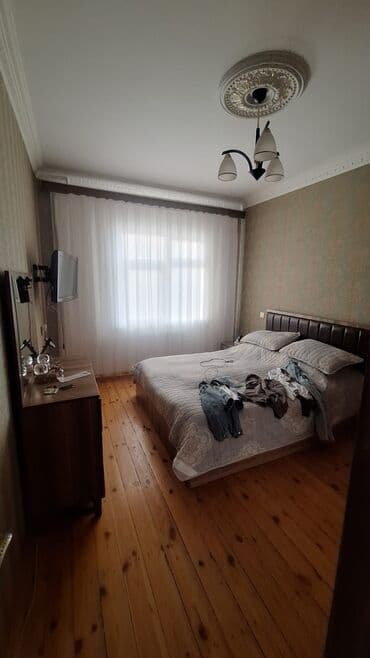 kirayə xalqlar: Mənzil — 3-ci mərtəbə, giriş qapısı 167 nömrəli mənzilə açılır. Geniş — 9